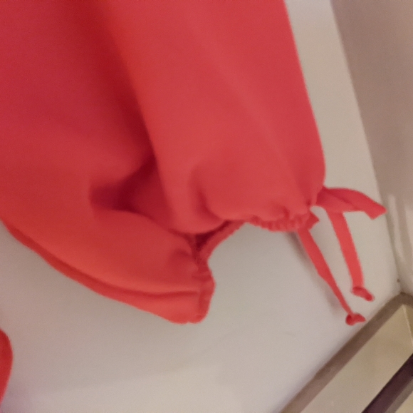 By & By Women's Size Medium Cold Shoulder Sheer Blouse Coral Great4Vacay😎🌞❤️ - Picture 6 of 9